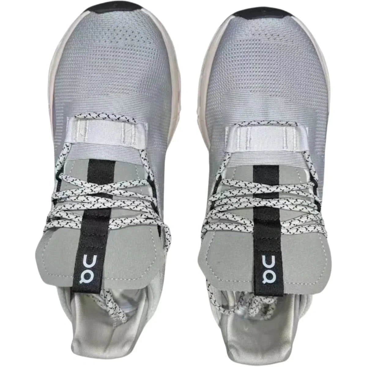 On Cloudnova Damen Weiß/Grau