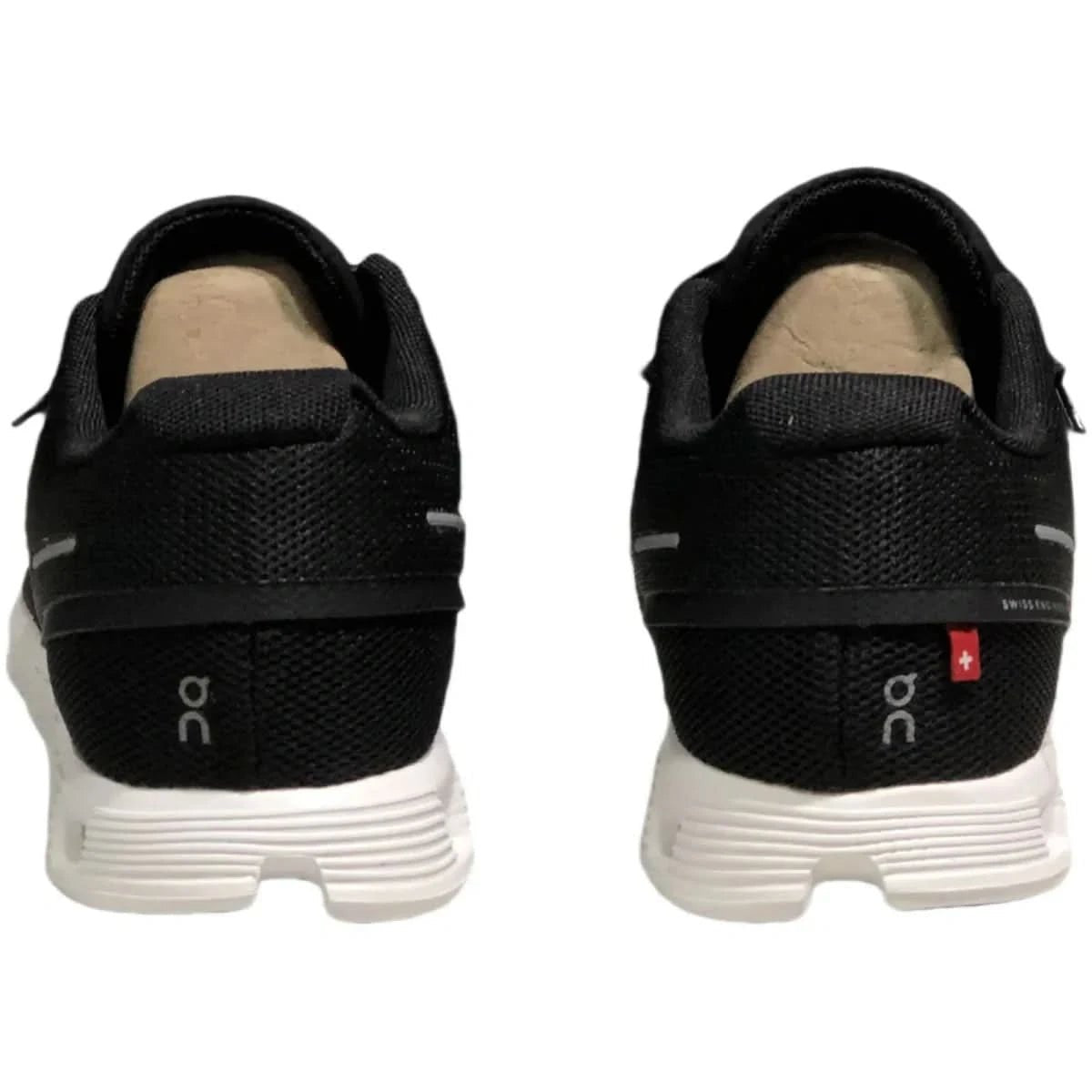 On Cloud 5 Women's Black and white - Onsrunners