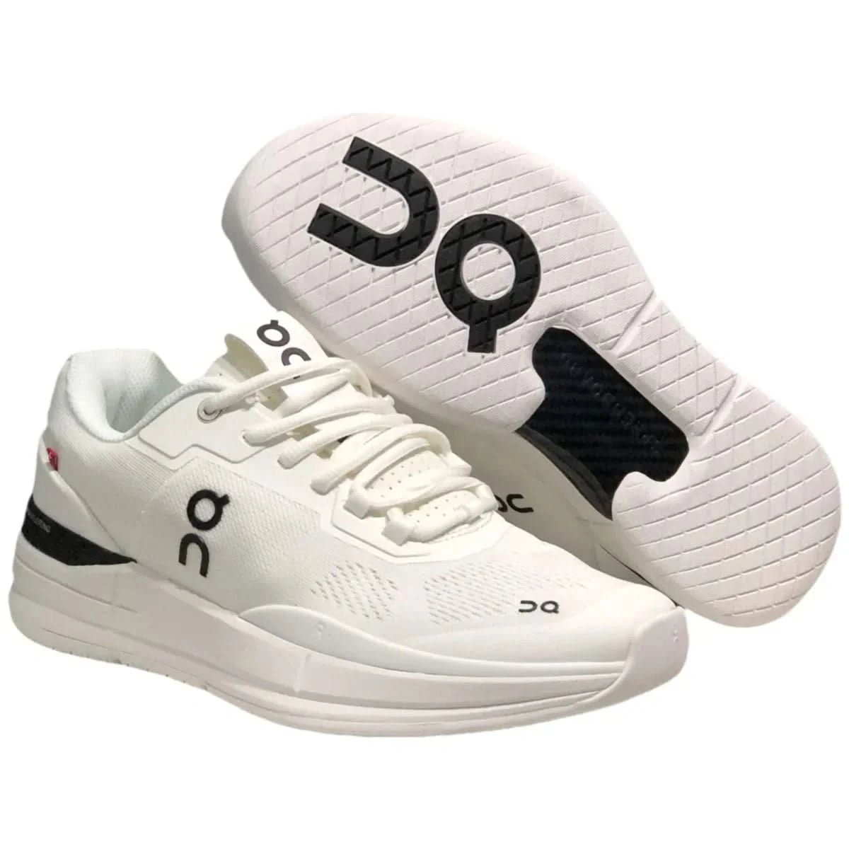 On The Roger Pro Women's White/Black - Onsrunners