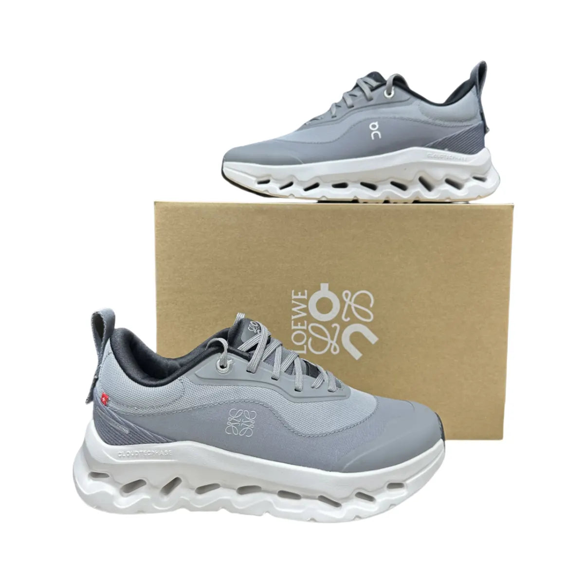 En Cloudtilt LOEWE 2 para mujer gris/blanco