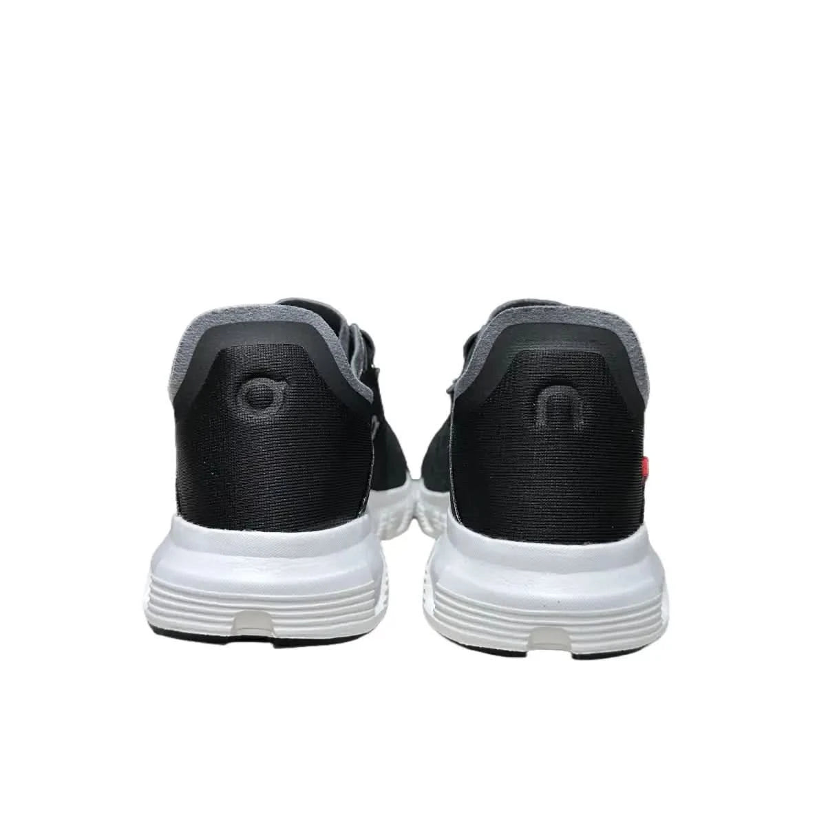 En Cloudrunner 2 para mujer en blanco y negro